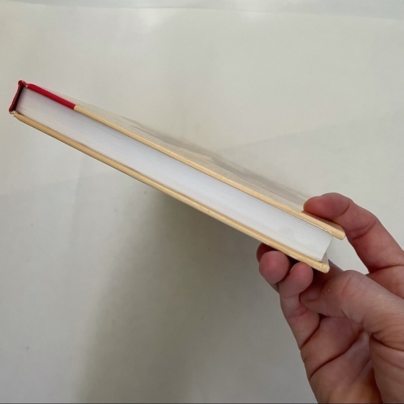 🎯3/$10 A Newbery Halloween Hardcover Book - Picture 5 of 5